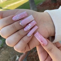 Winter Wonderland Nails Acrylic Pink, Pink Ombre Christmas Nails, Long Pink Christmas Nails, Christmas Nails 2023 Pink, Pink Winter Acrylic Nails, Baddie Christmas Nails Long, Pink December Nails, Long Square Christmas Nails, Simple Pink Christmas Nails