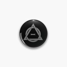 a black and white button with the letter c in it's center on a white background