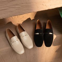 Elegant Platform Loafers With Rubber Sole, Elegant Low Heel Platform Loafers For Business, Elegant Platform Loafers With Rubber Sole And Almond Toe, Elegant Platform Loafers With Almond Toe And Rubber Sole, Elegant Slip-on Platform Loafers With Flat Heel, Elegant Low Heel Platform Loafers With Rubber Sole, Elegant Leather Platform Loafers With Flat Heel, Elegant Low Heel Moccasins For Office, Elegant Low Heel Office Moccasins