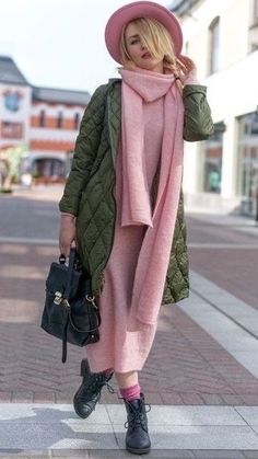 Pink Streetwear, Streetwear Outfit Ideas, Top Fashion Bloggers, Pink Coat, Russian Fashion, Pink Hat, Airport Outfit, Business Outfits, Streetwear Outfit