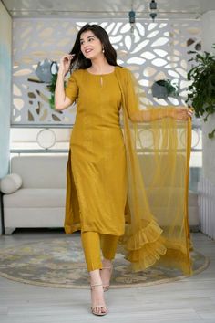 Traditional Wardrobe, Ruffle Dupatta, Indie Chic, Straight Suit, Simple Kurti Designs, Gaun Fashion, Long Kurti Designs, Pakistani Dresses Casual