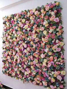 the wall is made up of many different colored flowers