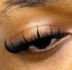 Spiky Lashes Extensions, Hybrid Lash Extensions With Spikes, Doll Lash Extensions Styles, Anime Lashes Black Women, Manga Lashes Black Woman, Lash Clusters Natural, Spiky Eyelash Extensions, Big Lashes Makeup Look, Spike Eyelash Extensions