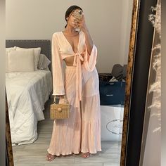 Brand New With Tags // Never Worn Bought At Samiya Boutique Itzy Pink, Pink Two Piece Set, Med Couture Scrubs, Pink Cargo Pants, Lulu Pants, Wide Leg Yoga Pants, Flower Pants, Striped Pant, Pink Two Piece