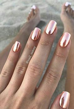 Metallic Nails Design, Unghie Sfumate, Summer Gel Nails, Gold Nail Polish, Chrome Nails Designs, Gold Nail, Metallic Nails, Summer Nails Colors, Nagel Inspo