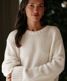 Cashmere Amelia Crewneck – Jenni Kayne Light And Dwell, Runway Outfits, Army Pants, Jenni Kayne, Womens Cashmere, French Women, Clothing Websites, Winter Trends, Fashion Editor