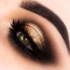 Black And Gold Eyeshadow, Makeup Cantik, Make Up Designs, Black Eye Makeup, Gold Makeup Looks, Alat Makeup