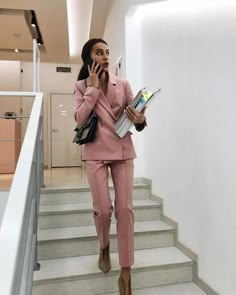 Office Girl, Lawyer Fashion, Look Office, Lawyer Outfit, Business Photoshoot, Rich Girl Lifestyle, Dream Lifestyle, Fashion Business