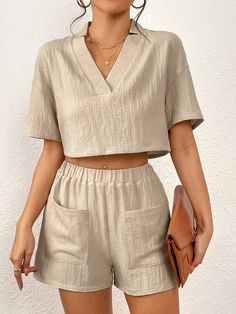 Short Sleeve Ideas For Dresses, Tops And Shorts For Women, Designer Tops For Women Classy, Short Skirt And Top, Set Clothes Women, One Set Outfit, Moda Safari, Linen Summer Outfits, Shorts Outfit Ideas