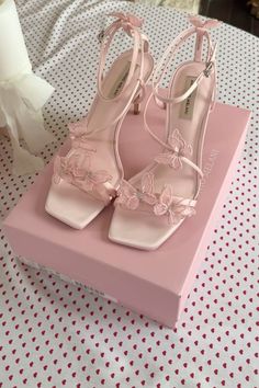 فستان زهري, Hak Tinggi, Pretty Heels, Fotografi Iphone, Heels Aesthetic, Fashion Shoes Heels, Cute Shoes Heels, Shoes Heels Classy