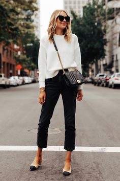 Chanel Slingback, Mode Tips, Mode Chanel, Denim On Denim, Fashion Jackson, White Crewneck, Mode Inspo