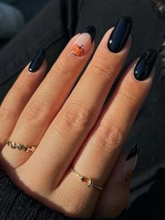 simple black nails with pumpkin accent Pumpkin Nail Designs, Pumpkin Nail Art, Black Halloween Nails, Pumpkin Nails, Halloween Nail