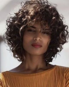 Trendy Curly Hairstyles, Medium Length Curly Hair, Layered Curly Hair, Curly Hair Photos, Medium Curly, Short Curly Haircuts, Medium Curly Hair Styles, Haircuts For Curly Hair, Curly Hair With Bangs