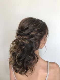 Bridal Hair Half Up Half Down, Bridal Hair Half Up, Curly Prom Hair, Twist Curls, Wedding Hairstyles For Medium Hair, Elegant Wedding Hair, Hair Prom, Half Updo, Pinterest Hair