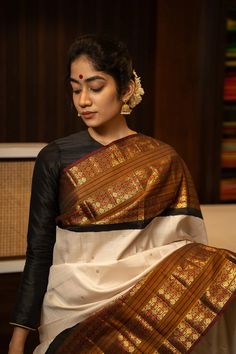 Kanchipuram Saree Wedding, Kanchi Organza Sarees, Saree Drapes, Draping Styles, Saree Draping Styles, Saree Draping, Trendy Blouse, Trendy Blouses