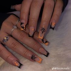 Holloween Nails Medium Length, Square Nails September, Black Spooky Nails Short, Short Baddie Fall Nails, Square Nails Fall Ideas, Halloween Or Fall Nails, Medium Nails Halloween, Small Square Halloween Nails, Short Nail Designs October