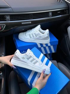 Adidas Runners, Pretty Shoes Sneakers, Fashion Shoes Heels, Cute Nike Shoes, Cute Nikes, Girly Shoes, Cute Fits