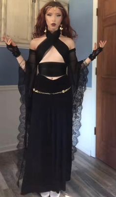 Medival Outfits Woman Witch, Renfest Costume Women Diy, Aemma Targaryen, Ren Faire Outfits, Fair Outfits, Yennefer Of Vengerberg, Fest Outfits, Witch Outfit, Goth Outfits