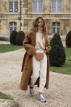 Alerta tendencia: Por qué el tapado camel es la prenda que no puede faltar en tu placard – Revista Para Ti Eurotrip Outfits, Madrid Outfits, Camel Coat Outfit, Europe Outfits, Winter Fashion Outfits Casual, Italy Outfits, Paris Outfits, Trendy Fall Outfits