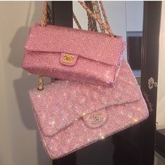 Pink Purses, Photowall Ideas, Daphne Blake, Make Up Videos, Pink Photo, Pastel Pink Aesthetic, Pink Vibes, Gucci Handbags