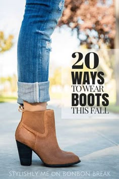 20 Ways to Wear Boots - we love all of these cute boot fashion combinations to make great Fall outfits complete. @fpfingstler Shoe Hacks, How To Wear Ankle Boots, Foto Top, Mode Shoes, Rolled Up Jeans, Mode Tips, Fashion Hacks, Jairzinho, Boots Fall