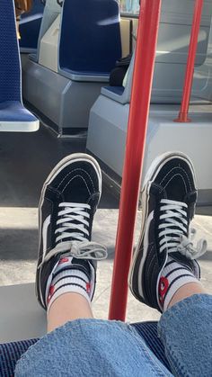 Tenis Vans, Vans Outfit, Types Of Girls, Foto Ideas Instagram, Swag Shoes, Vans Sk8, Vans Old Skool, Vans Old Skool Sneaker, Fitness Inspo