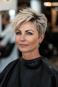 35+ Gorgeous Short Haircuts for Women Over 40 That You Need to See in – CreativeBooster Mom Hairstyles Short, Chic Short Haircuts, Short Haircuts For Women