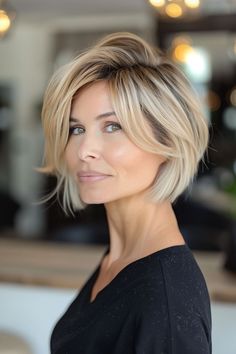 Tan Skin Blonde Hair, Choppy Bob Hairstyles, Chin Length Hair, Edgy Short Hair, Hairdos For Short Hair, Hair Affair, Short Hair Color, Penteado Cabelo Curto, Short Hair Haircuts