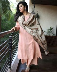 Simple Suit, Indian Kurtis, Trendy Outfits Indian, Kurtas For Women, Simple Kurta Designs, Indian Dresses Traditional