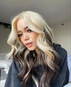 Skunk Hair, Dyed Hair Inspiration, Blonde Hair Inspiration, Pretty Hair Color, Hair Color And Cut, Hair Dye Colors, Hair Inspiration Color, Blonde Ombre