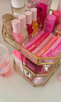 Makeup And Skincare Aesthetic, Vanity Inspo, Makeup Favs, Teen Room Designs, Beauty Room Vanity, Gold Vanity, Girly Makeup, Makeup Drawer Organization, Sephora Skin Care