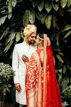 Indian Bride Groom Photography, Wedding Pose For Couple, Marriage Photoshoot Wedding Photos, Indian Wedding Pose For Bride And Groom Photo Ideas, Couple Wedding Photography Indian, Couple Weeding Pose, Indian Wedding Photo Poses, Bridal Groom Pose