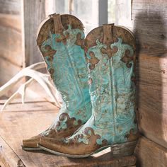 Turquois Boots -- gorgeous! Turquoise Cowboy Boots, Turquoise Boots, Cowgirl Boots Outfit, Mode Shoes, Look Jean, Mode Boho, Western Wear For Women, Line Dance, Western Boots Women