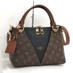 Louis Vuitton V Tote Bb 2 Way Shoulder Bag Monogram Noir Size: Max. W26h18d9(Cm)Shoulder Length: Max. Approx. 93-103(Cm) Color: Noir Noir Color, Bags Louis Vuitton, Louis Vuitton Bags, 2 Way, Shoulder Length, Louis Vuitton Bag, Bag Lady, Louis Vuitton, Monogram