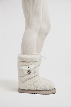 An iconic Moncler design, the Gaia snow boots are crafted from shearling. The padded boots provide warmth and versatility - easily styled pulled up or folded down. The practical boots come with an anti-slip sole. Padded Boots, Personalized Jacket, Boots White, Mid Boots, Ski Accessories, Shearling Boots, Summer Gifts, Outerwear Outfit, Exclusive Gift