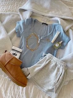 #ootd #OOTD #outfitoftheday #outfitstyle #outfitgoals #ideas #outfitideas4you #schooloutfitideas #school #preppy #prettylittlething #itgirl #itgirloutfit #sleep #pajamas #follow #coquette #personality Lazy Coquette Outfits, Class Outfits Summer, Coquette Personality, Outfits Uggs, Alo Yoga Outfit, Sleep Pajamas, Vsco Outfit, School Preppy