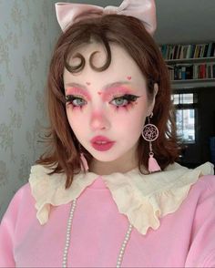 Pastel Kawaii Makeup, Evilllllyn Makeup, Kawaii Doll Makeup, Draculaura Makeup Look, My Melody Makeup Look, Pink Doll Makeup, Goth Valentines Makeup, Soft Alt Makeup, Pink Alt Makeup