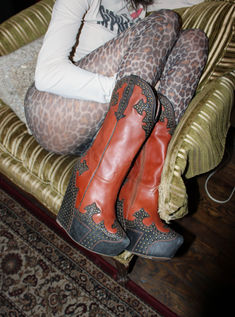 Studded Boots / Studded Cowboy Boots / Indie Sleeze Aesthetic / Tumblr Aesthetic / Grunge Aesthic / 2014 Aesthetic / 2014 Photoshoot Inspiration Platforms Sneakers, Ladies Footwear, Vintage Heels, Western Boot, Fall Fits, December 25, Jeffrey Campbell Shoes, Boots Outfit, Jeffrey Campbell