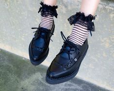 Black Leather Lace Up Pointed Creeper - T.U.K. Creeper Shoes Outfit, Fashion Work Outfit, Shoo Fly, Creepers Shoes, Body Aesthetic, Drop Down List, Stocking Tights, Popular Shoes, Doc Marten Oxford