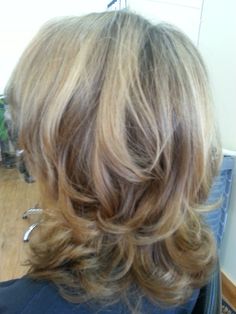 Dark Blonde With Highlights, Layered Hair Short, Auburn Hair Extensions, Blonde With Highlights, Dark Blonde Highlights, Short Hairdos, Bridal Hair Updo, Haircuts For Wavy Hair, Long Layered Haircuts