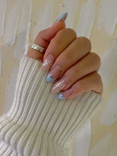 light blue nails, snowflake nails, snow nails, winter nails, french tip nails, nail art, nail design, trending nails, fun nails, aesthetic nails, trendy nail design, nail inspo, holiday nails, nail inspiration, the lacquer beauty lounge, lona nails Winter Nails Light Colors, Christmas Nails Light Colors, Basic Nails Christmas, Powder Blue Christmas Nails, Pale Blue Winter Nails, Blue Simple Christmas Nails, Snowflake Nail Design Simple, Light Blue French Tip With Snowflake, Blue Winter Nail Designs Short