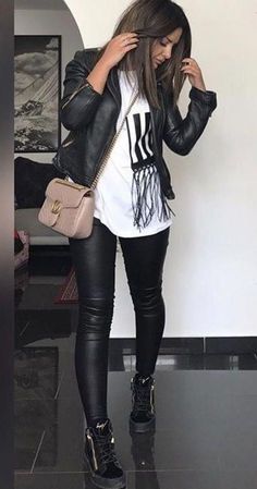 Black Leather Pants Outfit, Leather Leggings Outfit, Trendy Spring Outfits, Leather Pants Outfit, Black Leather Pants, Leather Jacket Outfits, Winter Trends