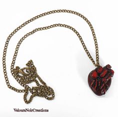 Collana lunga bronzo steampunk cuore anatomico., anatomical heart necklace by Velours Noir Crèations, 20,00 € su misshobby.com Anatomical Heart Necklace, Anatomical Heart, Heart Necklace