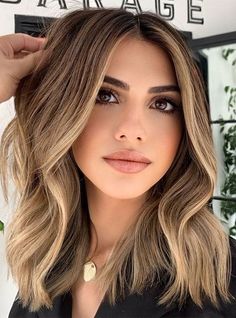 Ombre Shoulder Length Hair Brunette, Highlights For Light Brown Hair Caramel, Blonde Highlights On Brown Hair Shoulder Length, Brown Ombre Medium Length Hair, Light Shoulder Length Hair, Brown To Blonde Shoulder Length Hair, 2023 Light Brown Hair Color, Short Hairstyle With Balayage, Barely Bent Hair