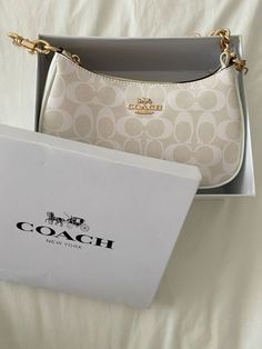 Coach Beige Bag, Cream Coach Bag, Coach Beige Shoulder Bag, Coach Bah, Coach Bags Aesthetic, Coach Aesthetic