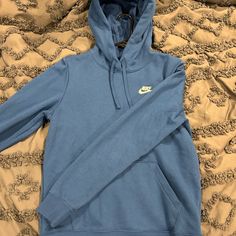 Size Small In Women’s. Never Worn Before Just Been Sitting In My Closet!! Preppy Hoodies, Nike Hoodies, Preppy Clothes, Classy Casual Outfits, Classy Casual, Birthday Wishlist, Nike Womens, Blue Nike, Blue Hoodie