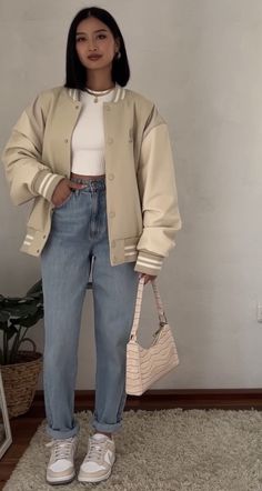 Spring Capsule, Cute Comfy Outfits, Mode Inspiration, Comfy Outfits, Winter Outfits, Bomber Jacket, Normcore, Ootd, Clothes