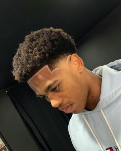 Best Taper Haircut For Men, Black Mens Haircut Long On Top, Low Top Fade Black Men, Taper Fade Haircut Black Short Hair, Afro Fade Men Black, Black Man Taper Fade, Taper Fade Medium Hair