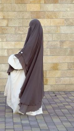 Khimar Design, Winter Autumn Outfits, Abaya Brown, Niqab Outfit, Hijabi Fashion Abayas, Aesthetic Muslim Outfits, Mode Niqab, Muslim Girl Outfits, Stylish Abaya