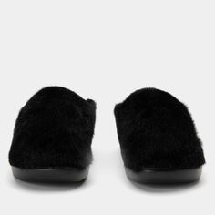 The Leisurelee 2 is an updated fit to Alegria's first slipper. Its cozy and comfy and perfect for wearing around your home. Featured in a Black vegan shearling, it's soft and warm, ideal for keeping your feet comfortable while indoors. White Slippers, Best Slippers, Comfy Slippers, Pink Slippers, Black Slippers, Cute Slippers, Comfortable Slippers, Black Vegan, Last Call